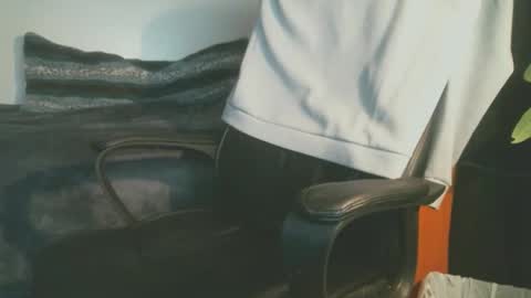 shyboyhugecum2020 online show from December 22, 4:31 am