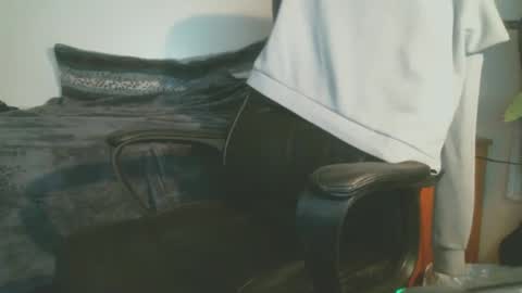 shyboyhugecum2020 online show from January 13, 4:07 am