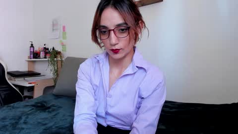 Snapshot of shybut_naughty chatting on January 2, 1:19 pm Tell me Ari My only social media will be IG online show from January 2, 1:19 pm