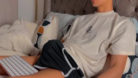 shydude666 online show from February 7, 11:08 pm