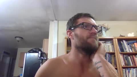 Snapshot of shyguy9387 chatting on December 26, 3:27 am shyguy9387 online show from December 26, 3:27 am