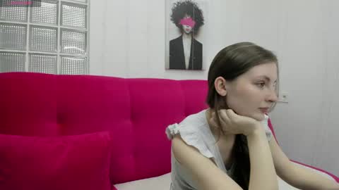 Snapshot of shyly_lisa chatting on June 3, 1:30 am shyly_lisa online show from June 3, 1:30 am