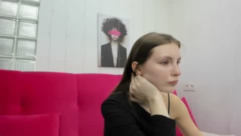 Snapshot of shyly_lisa chatting on June 28, 8:20 am shyly_lisa online show from June 28, 8:20 am