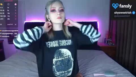Snapshot of shysweetrish chatting on March 1, 3:53 am shysweetrish online show from March 1, 3:53 am