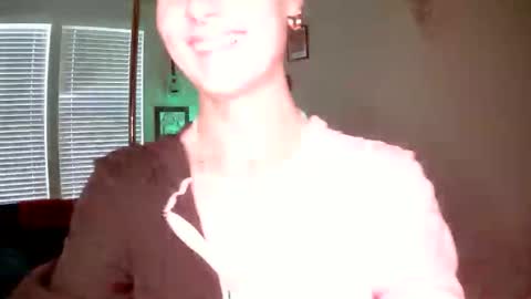 Snapshot of shyy_petitebaby chatting on April 12, 6:02 pm shypetitebaby online show from April 12, 6:02 pm