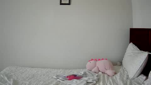 Snapshot of shyy_petitebaby chatting on June 16, 7:05 pm shypetitebaby online show from June 16, 7:05 pm