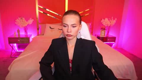 Snapshot of shyysiren chatting on October 2, 6:20 am shyysiren online show from October 2, 6:20 am