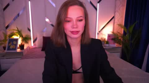 Snapshot of shyysiren chatting on December 17, 8:53 am shyysiren online show from December 17, 8:53 am