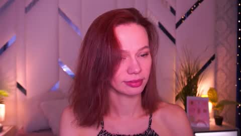 Snapshot of shyysiren chatting on February 8, 9:02 am shyysiren online show from February 8, 9:02 am