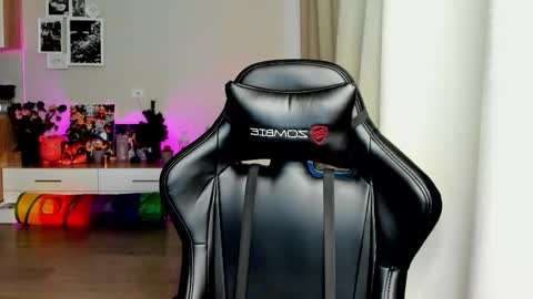 SIA online show from October 22, 2:12 am