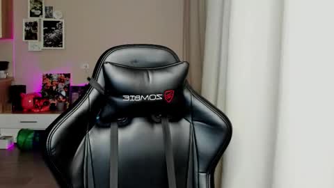 SIA online show from November 23, 1:49 am