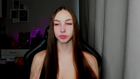 SIA online show from April 3, 1:47 am