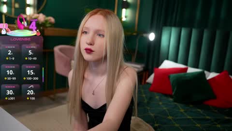 Sia online show from April 3, 5:44 pm