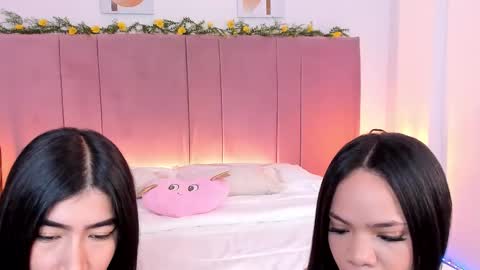 Snapshot of siara_lewis_ chatting on March 9, 10:25 pm Siara and Zoe tattoo online show from March 9, 10:25 pm