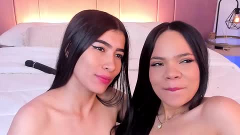 Snapshot of siara_lewis_ chatting on March 16, 10:36 pm Siara and Zoe tattoo online show from March 16, 10:36 pm