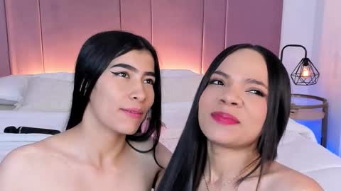 Snapshot of siara_lewis_ chatting on March 24, 11:54 pm Siara and Zoe tattoo online show from March 24, 11:54 pm