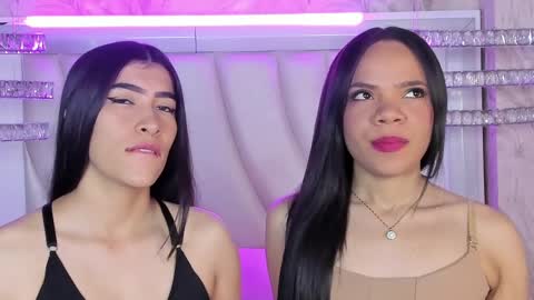 Snapshot of siara_lewis_ chatting on April 7, 12:22 am Siara and Zoe tattoo online show from April 7, 12:22 am