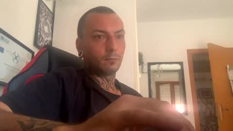 Snapshot of sidvicious23cm chatting on September 23, 7:55 am sidvicious23cm online show from September 23, 7:55 am