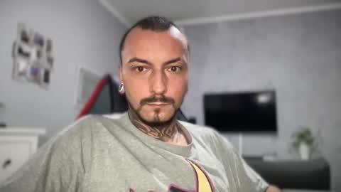 Snapshot of sidvicious23cm chatting on October 23, 5:01 pm sidvicious23cm online show from October 23, 5:01 pm