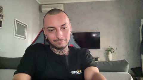 Snapshot of sidvicious23cm chatting on October 30, 2:40 pm sidvicious23cm online show from October 30, 2:40 pm