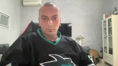 Snapshot of sidvicious23cm chatting on November 19, 11:32 am sidvicious23cm online show from November 19, 11:32 am