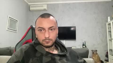 Snapshot of sidvicious23cm chatting on December 3, 6:39 pm sidvicious23cm online show from December 3, 6:39 pm