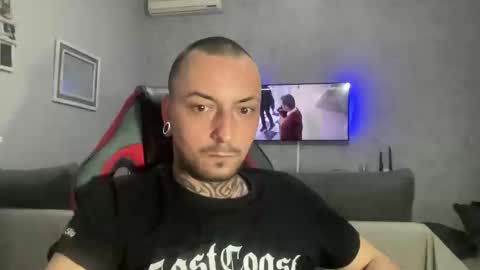 Snapshot of sidvicious23cm chatting on February 5, 9:52 pm sidvicious23cm online show from February 5, 9:52 pm