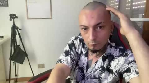 sidvicious23cm online show from April 17, 9:12 am