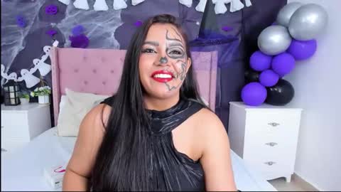 Snapshot of sienawild chatting on November 1, 6:04 am SienaWild online show from November 1, 6:04 am