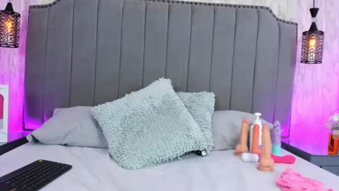 Camila Vargas online show from December 23, 10:55 pm
