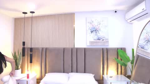 Snapshot of sienna_lorengb chatting on October 25, 12:02 pm Camila Vargas online show from October 25, 12:02 pm