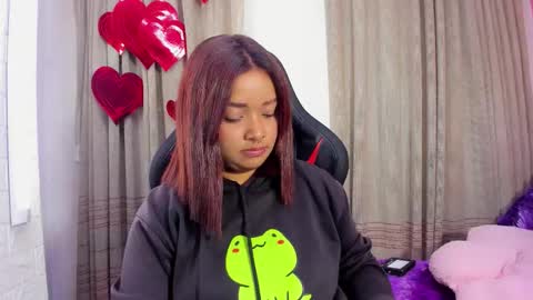 Snapshot of sienna_lux01 chatting on February 22, 2:04 pm sienna_lux01 online show from February 22, 2:04 pm