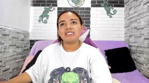 Snapshot of sienna_lux01 chatting on March 4, 3:51 pm sienna_lux01 online show from March 4, 3:51 pm