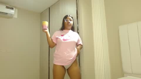 Snapshot of sienna_valexx chatting on September 18, 1:46 pm Sienna online show from September 18, 1:46 pm