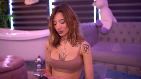 Snapshot of siennajayden chatting on September 21, 7:32 am Sienna online show from September 21, 7:32 am