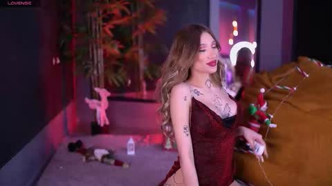 Snapshot of siennajayden chatting on December 19, 7:10 pm Sienna online show from December 19, 7:10 pm