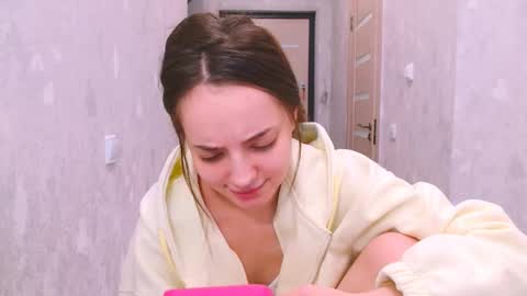Sienna Mia online show from May 15, 3:30 pm