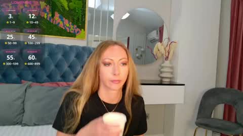 Snapshot of siennapierce chatting on May 14, 11:39 am Sienna online show from May 14, 11:39 am