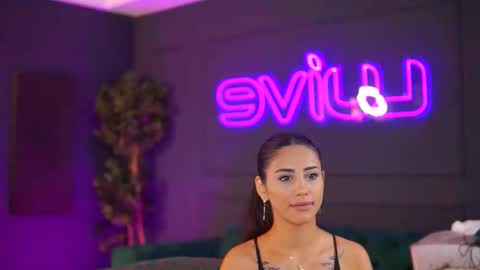 Sienna online show from November 18, 11:14 am