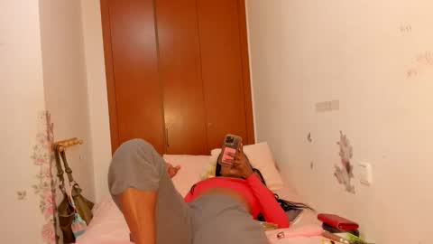 Snapshot of sierra_violet chatting on April 19, 4:50 pm sierra_violet online show from April 19, 4:50 pm