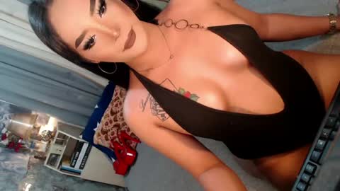 Snapshot of sierrafina_mcbride chatting on July 6, 8:33 am Sierrafina online show from July 6, 8:33 am