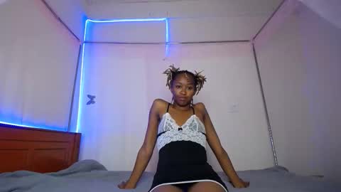 Snapshot of silent_lovie chatting on March 15, 9:04 am silent_lovie online show from March 15, 9:04 am