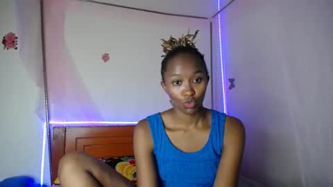 Snapshot of silent_lovie chatting on April 28, 10:09 am silent_lovie online show from April 28, 10:09 am