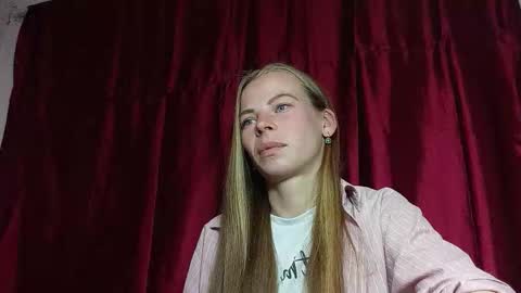 Snapshot of silentpassion567 chatting on March 26, 10:04 pm JULIANA online show from March 26, 10:04 pm