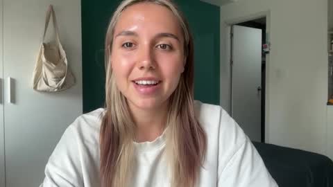 You fav Miss Si online show from March 23, 9:13 am