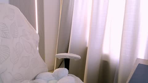 silk_ann online show from May 3, 6:52 am