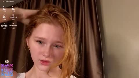 Snapshot of silkencrave chatting on November 18, 3:27 pm Call me Mia online show from November 18, 3:27 pm