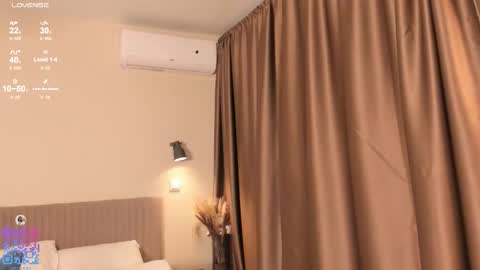 Snapshot of silkencrave chatting on November 23, 12:16 pm Call me Mia online show from November 23, 12:16 pm