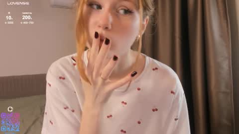 Snapshot of silkencrave chatting on December 16, 3:28 pm Call me Mia online show from December 16, 3:28 pm