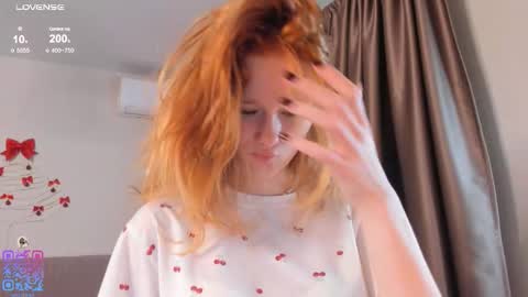 Snapshot of silkencrave chatting on December 23, 8:12 am Call me Mia online show from December 23, 8:12 am